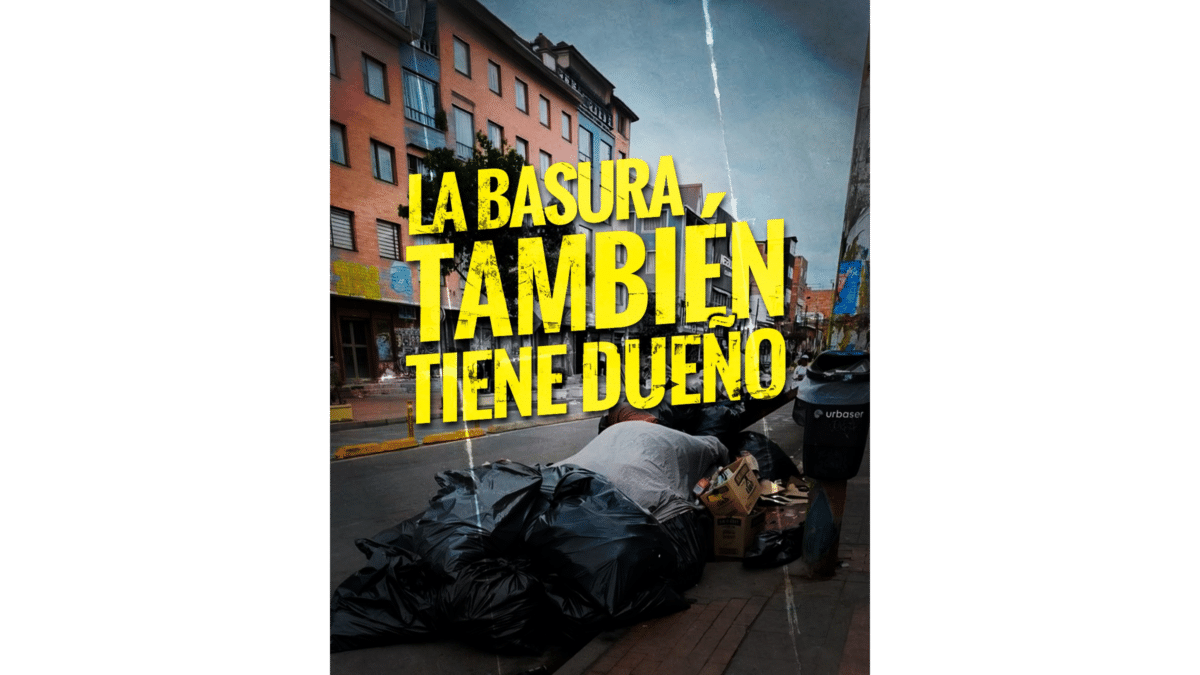 Imagen de portada del artículo La basura también tiene dueño que muestra bolsas de basura acumuladas en una calle urbana y el título en texto amarillo